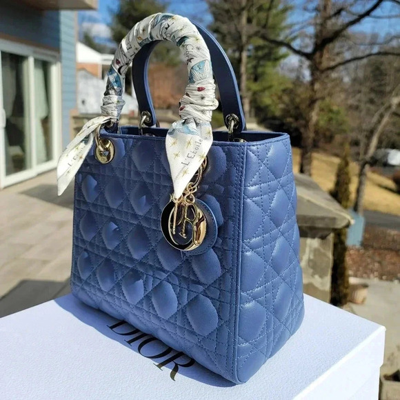 Lady Dior Medium Cloud Blue w/ Light Gold Hardware - Picture 4 of 5